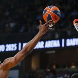 Bruno Fernando debitovao i već oduševio navijače Partizana (VIDEO) 5