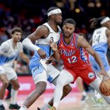 Džered Batler (desno)