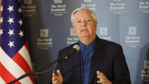 senator Lindzi Grejem