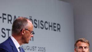 Politička blokada, ogromni dugovi i ponovo ostavka premijera kojeg je imenovao francuski predsednik Emanuel Makron. U Berlinu rastu brige zbog toga šta će biti s nemačko-francuskom saradnjom, piše Dojče Vele.