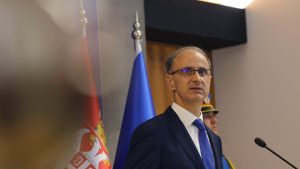 Premijer Srbije Đuro Macut danas je na otvaranju Nacionalnog paviljona Srbije na Međunarodnom sajmu uvoza u Šangaju rekao da bi fokus Srbije trebalo da bude na predstavljanju zdrave hrane i prehrambenih proizvoda, jer postoji veliki potencijal u toj oblasti.