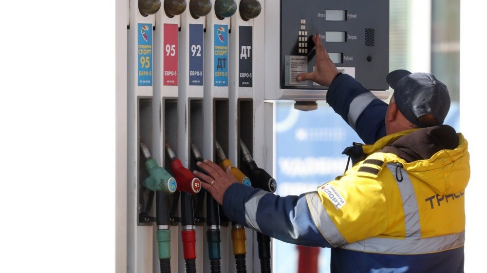 "Nestašice koje nijedna propaganda ne može prikriti": Putin je uzdignut na nafti i gasu, da li će pasti na benzinskoj pumpi? 1