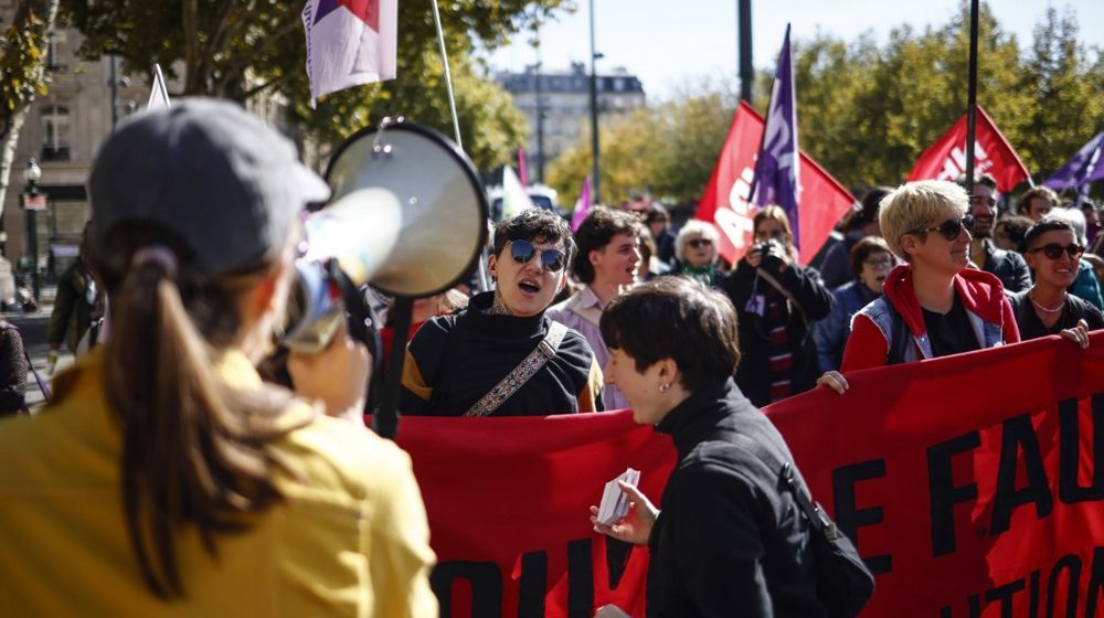 Desetine hiljada policajaca na ulicama širom Francuske: Veliki antivladini protesti, učenici blokiraju škole 1
