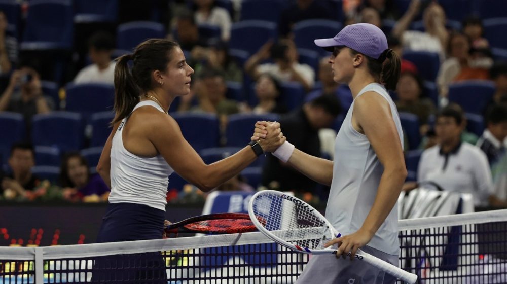 Ema Navaro i Iga Švjontek