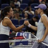 Ema Navaro i Iga Švjontek