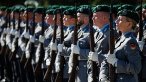 Posleratne ustavne odredbe Nemačke, koje su imale za cilj da vojska ostane van unutrašnjih poslova, danas čine zemlju ranjivijom na upade iz Kremlja.