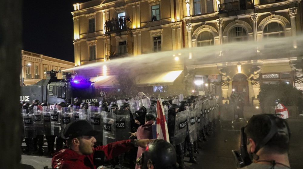 Lokalni izbori, protesti, vodeni topovi i suzavci: Šta se događa u Gruziji? (VIDEO) 1