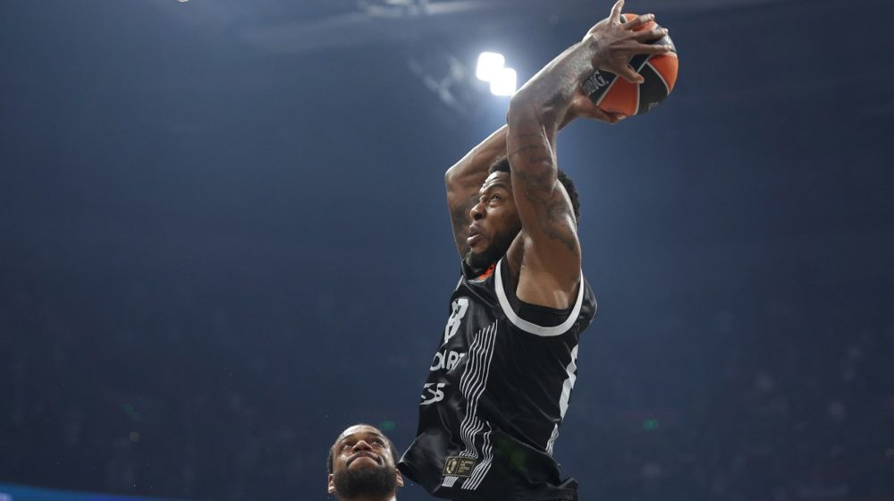 Tajrik Džons; Partizan