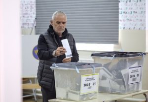 Pristižu prvi rezultati za lokalne izbore na Kosovu. U pitanju je mali uzorak od po nekoliko biračkih mesta.