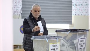 Demokratska partija Kosova (DPK) saopštila je da je osvojila najveći broj glasova na lokalnim izborima kada je reč o izbornoj trci za skupštine opština.Kako je saopštila ta partija, osvojila je više od 175.000 glasova, a iza nje su DSK koji ima više od 168.000 glasova i pokreta Samoopredeljenje koje ima više od 156.000 glasova.