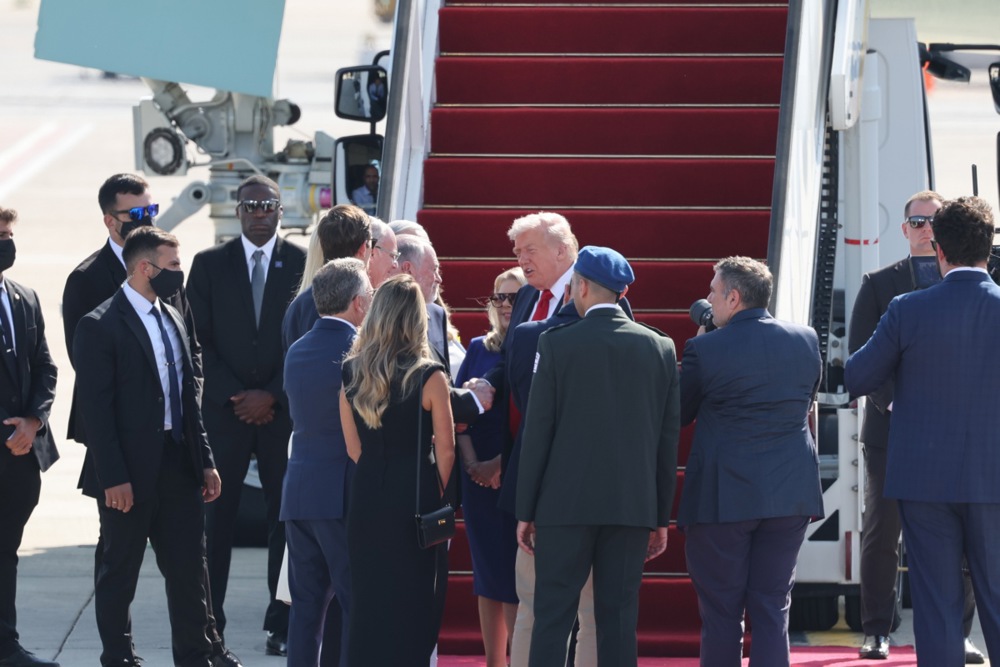 Tramp u Izraelu, Hamas oslobodio svih 20 živih talaca, među njima izraelsko-srpski državljanin: Izrael najavio da će osloboditi 250 palestinskih zatvorenika (VIDEO) 2 Tramp u Izraelu, Hamas oslobodio svih 20 živih talaca, među njima izraelsko-srpski državljanin: Izrael najavio da će osloboditi 250 palestinskih zatvorenika (VIDEO) 2