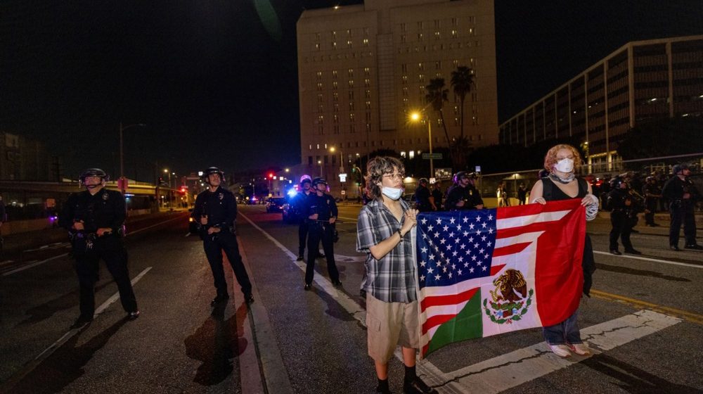 Analiza Gardijana: Šta biste radili kada bi se demokratija raspadala pred vašim očima? 1