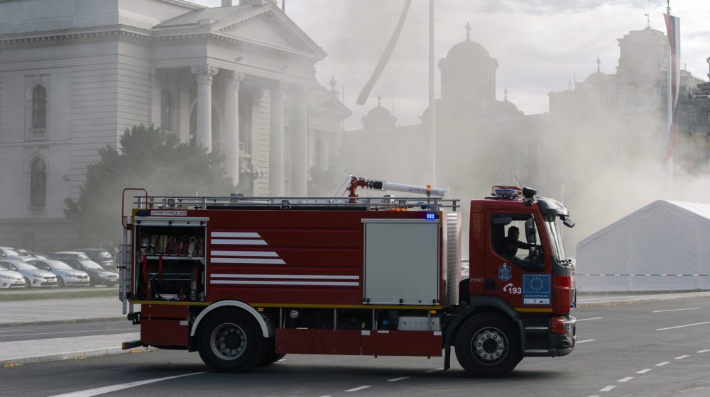 Dojče vele piše: Šta se to desilo kod Skupštine? 1