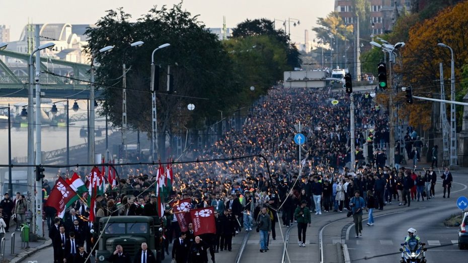 Orban pred izbore povećava penzije i plate, smanjuje poreze i kamate za stambene kredite 1
