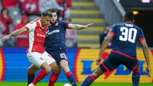 Fudbaleri Crvene zvezde izgubili su na gostovanju u Bragi rezultatom 2:0 (1:0) u trećem kolu Lige Evrope.