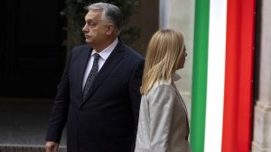 Šta jedna desničarka mora da uradi da bi imala miran dan na poslu? 1