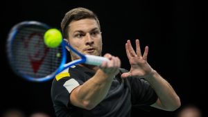 Srpski teniser Miomir Kecmanović nije uspeo da se plasira u polufinale turnira u Atini, pošto je u četvrtfinalu izgubio od 52. igrača sveta Amerikanca Sebastijana Korde posle dva seta, 3:6, 2:6.