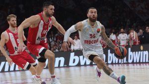 Košarkaši Monaka pobedili su na gostujućem terenu u Atini Olimpijakos 92:87 (16:20, 21:18, 27:22, 28:27), u sedmom kolu Evrolige.