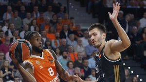 Košarkaši Milana pobedili su na svom terenu Pariz 86:77 (23:15, 24:12, 20:26, 19:24), u osmom kolu Evrolige.