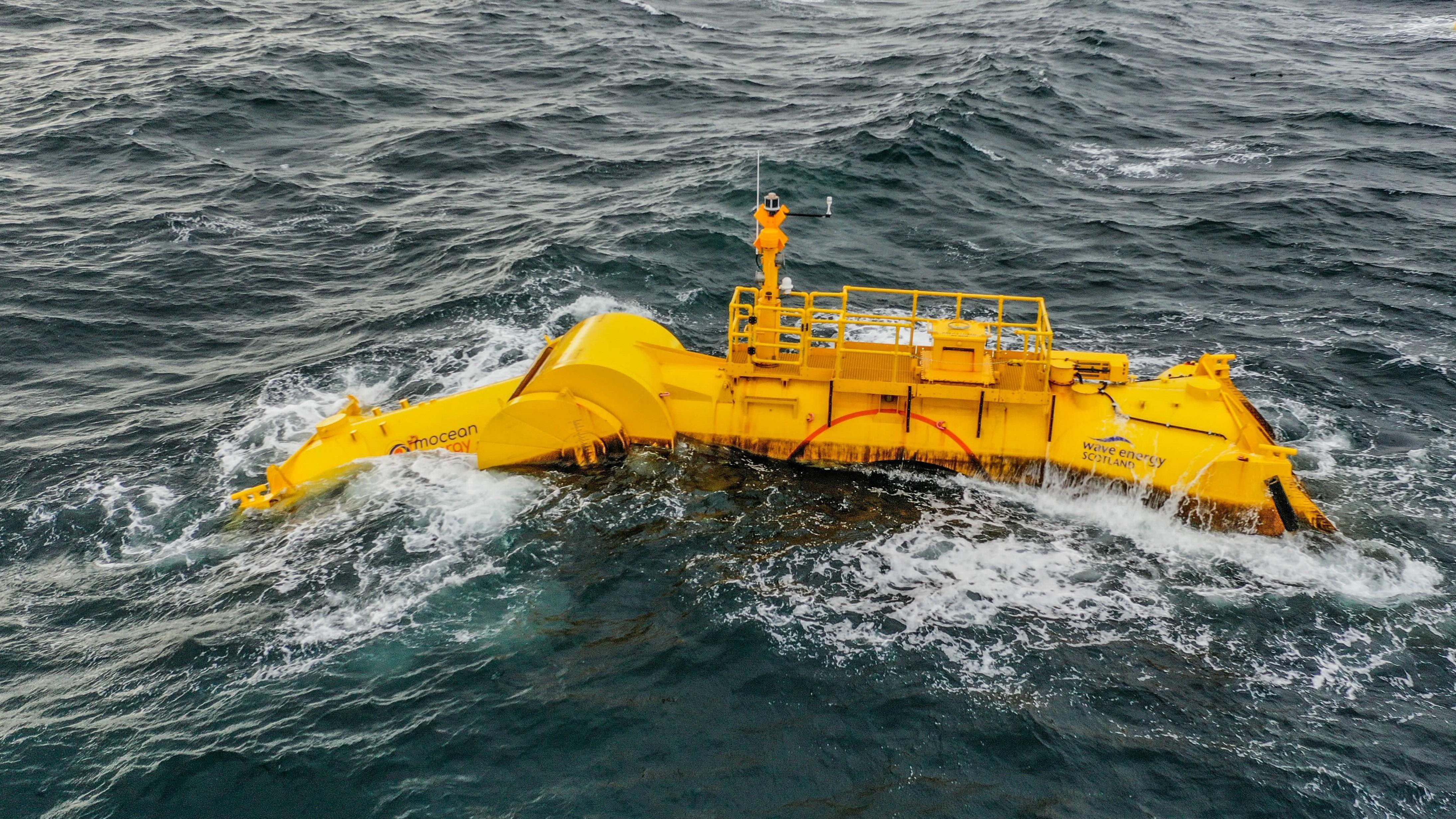 Energija okeana: Da li talasi zaista mogu da napajaju domove 5 Uređaj kompanije 'Mocean' se savija pred udarima talasa