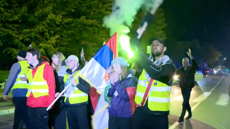 Studente iz Novog Pazara u Kraljevu dočekali uz baklje, konfete i povike „pumpaj“ 1