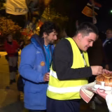 Studenti iz Čačka stigli u Kosjerić: Doček uz baklje, vatromet i tradicionalnu pogaču 6