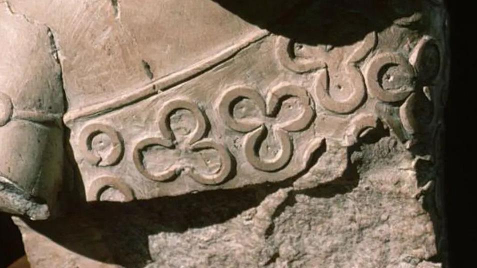 Monah iz Srbije i svetsko dešifrovanje indskog pisma 3 Skulptura verovatno sveštenika