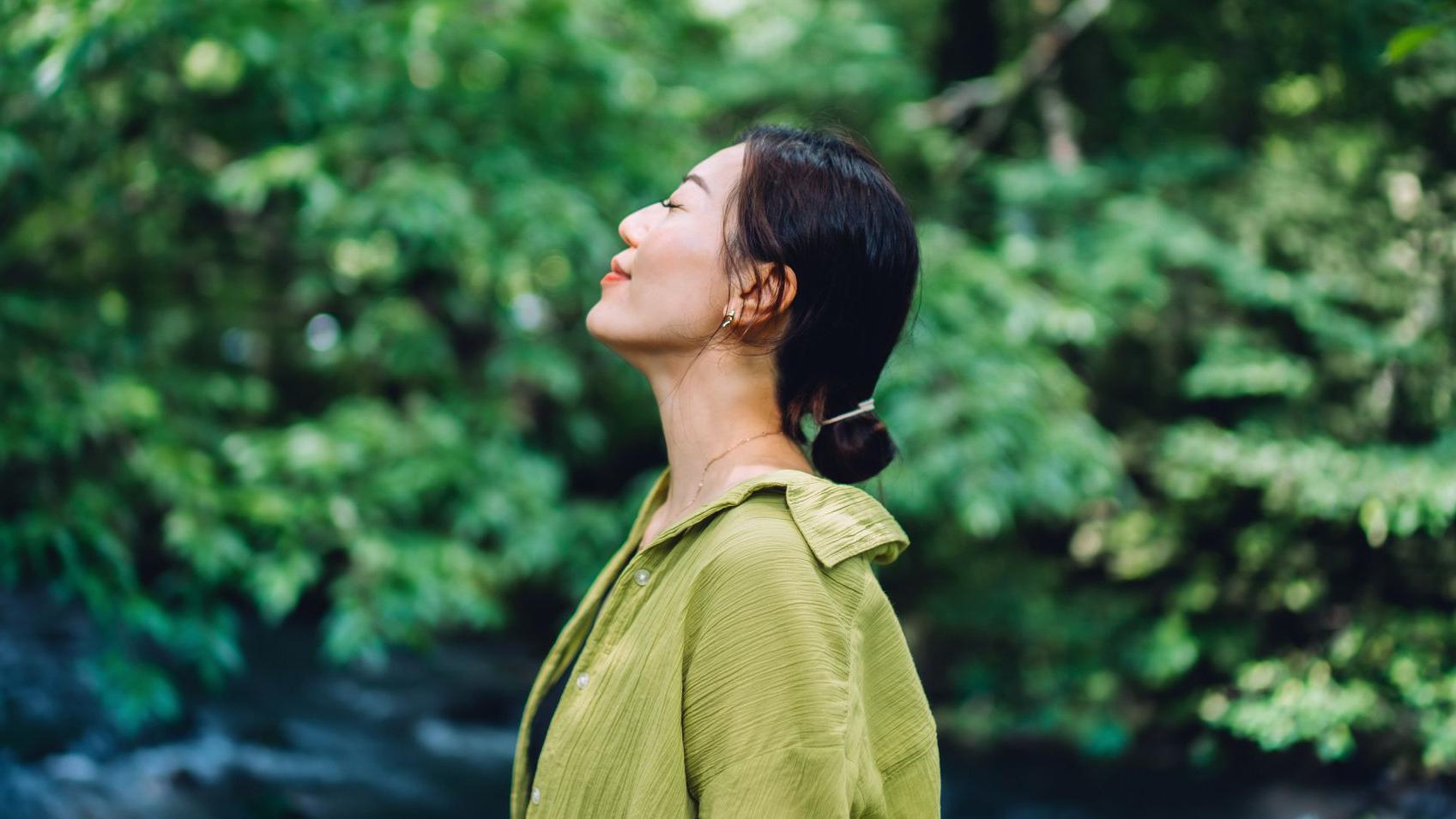 Šta je svesna prisutnost i kako može da unapredi mentalno zdravlje 1 Vežbanje svesne prisutnosti potiče od budističke meditacije