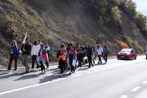 Studenti Državnog univerziteta u Novom Pazaru (DUNP), koji pešače do Novog Sada kako bi obeležili godišnjicu od pada nadstrešnice, nastavljaju danas put iz Požege do Kosjerića.