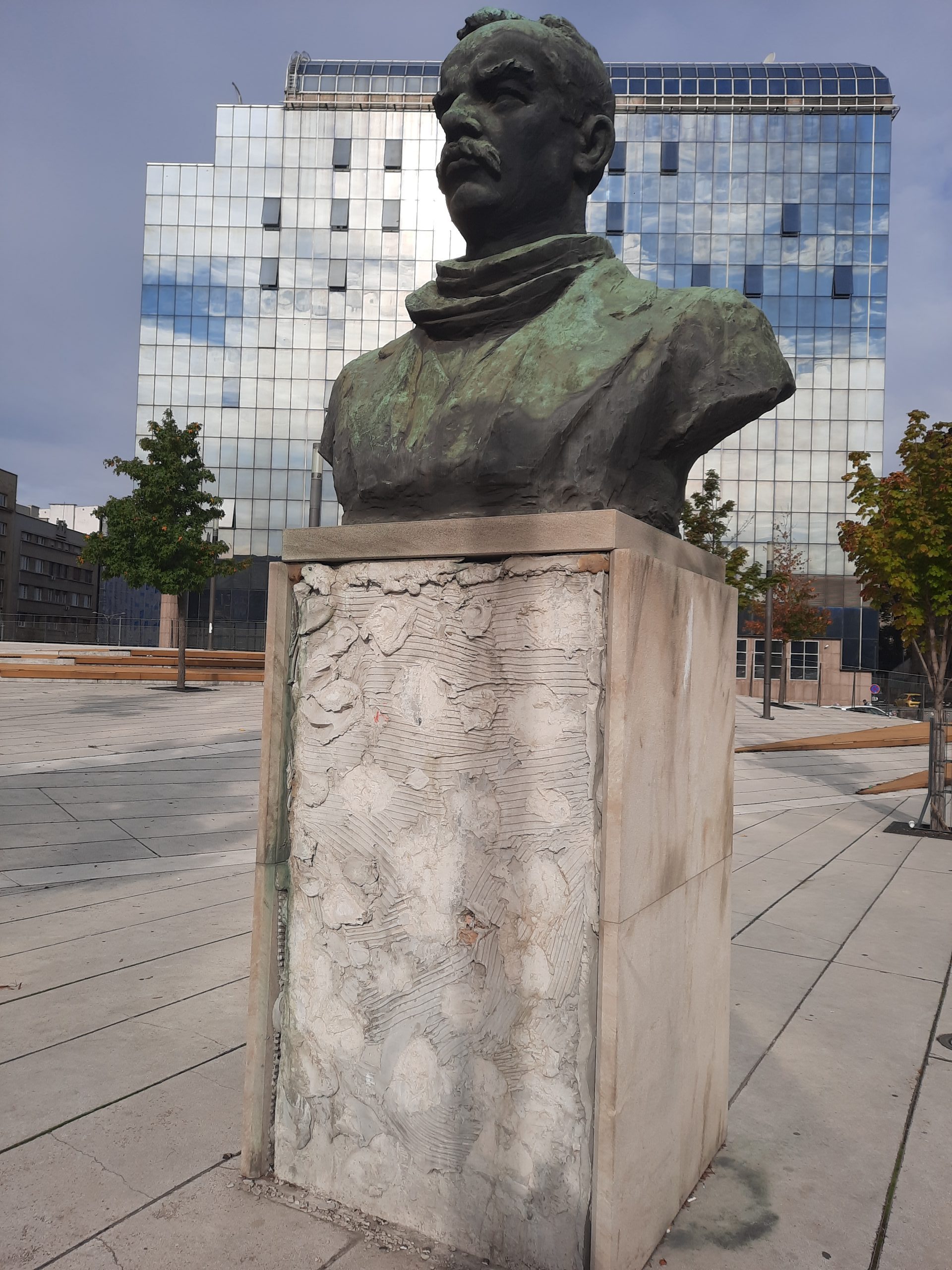 Šest puta ga sahranjivali, uvrstili ga u velikane, a sad mu se ni ime ne zna (FOTO) 2 Šest puta ga sahranjivali, uvrstili ga u velikane, a sad mu se ni ime ne zna (FOTO) 2