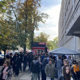 Zbor roditelja: Huligani išarali zgradu Pete gimnazije 2