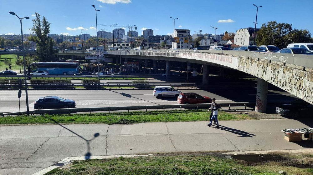 Oštećenja na stubovima nadvožnjaka na Autokomandi, čeka se stručna procena bezbednosti 9