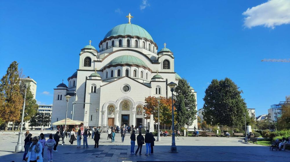 Lomljenje božićne česnice sutra ispred Hrama Svetog Save 7