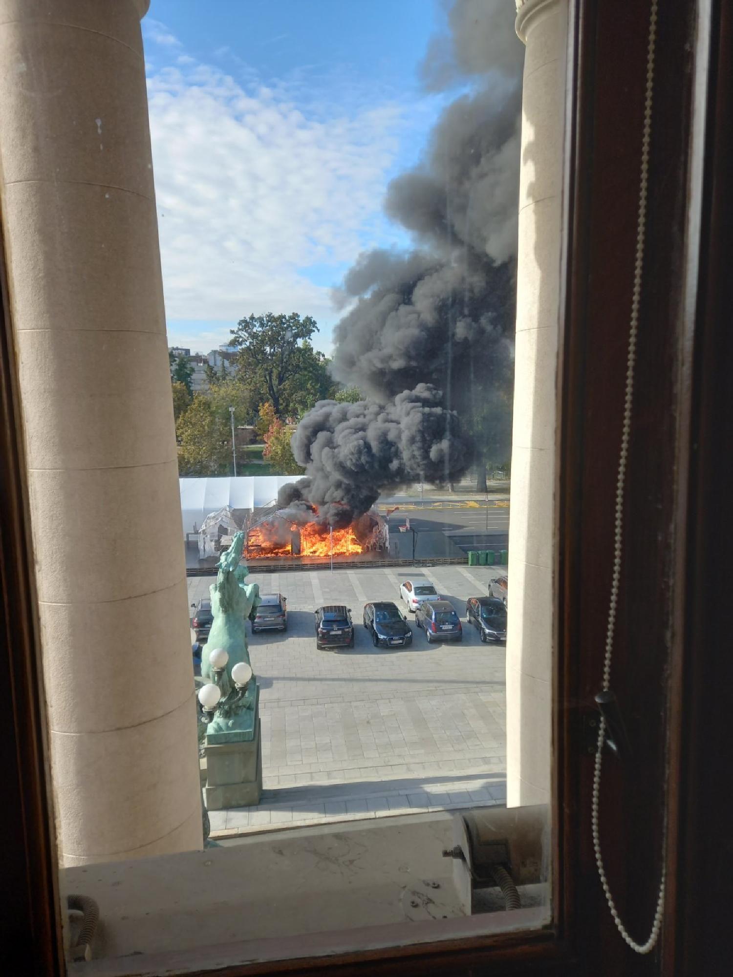 Pucnjava i požar u šatorima 'Ćacilenda': 'Teroristički napad', tvrdi Vučić 3 požar, požar u šatorima kod skupštine srbije, požar u ćacilendu