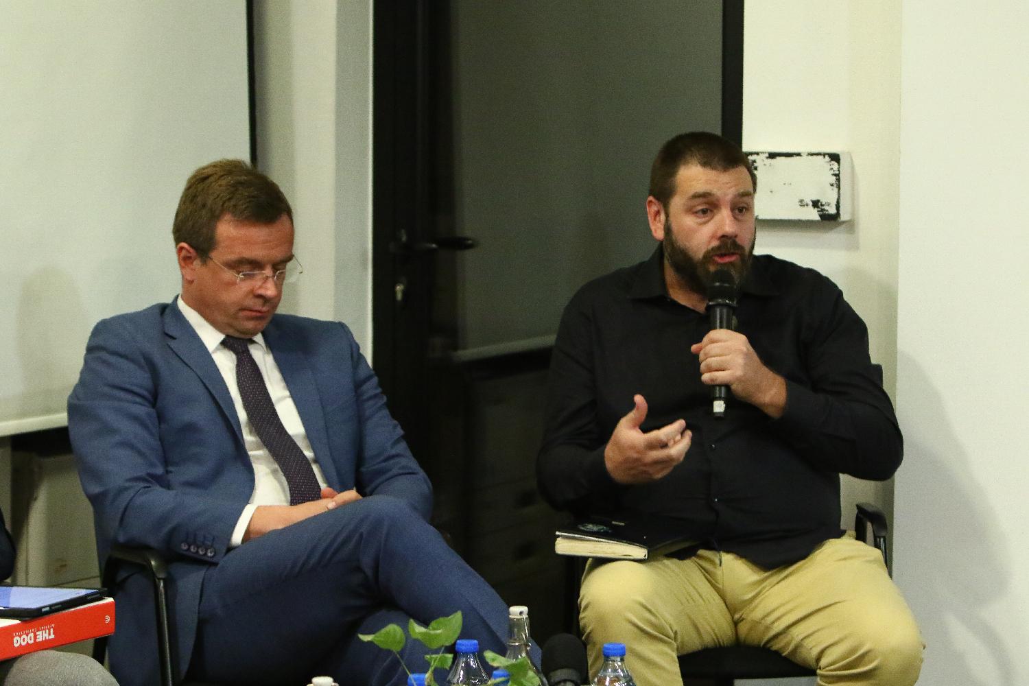 "Ne mogu korupcija i litijum": Stručnjaci na debati "Jadar pod lupom" 3 "Ne mogu korupcija i litijum": Stručnjaci na debati "Jadar pod lupom" 3