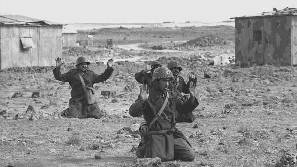 Može li jeftina nafta da pomogne Trampu u Ukrajini, kao nekad Zapadu u Hladnom ratu 2 Sirijski vojnici na kolenima sa podignutim rukama na Golanskoj visoravni, predaju se izraelskim trupama 10. oktobra 1973. godine