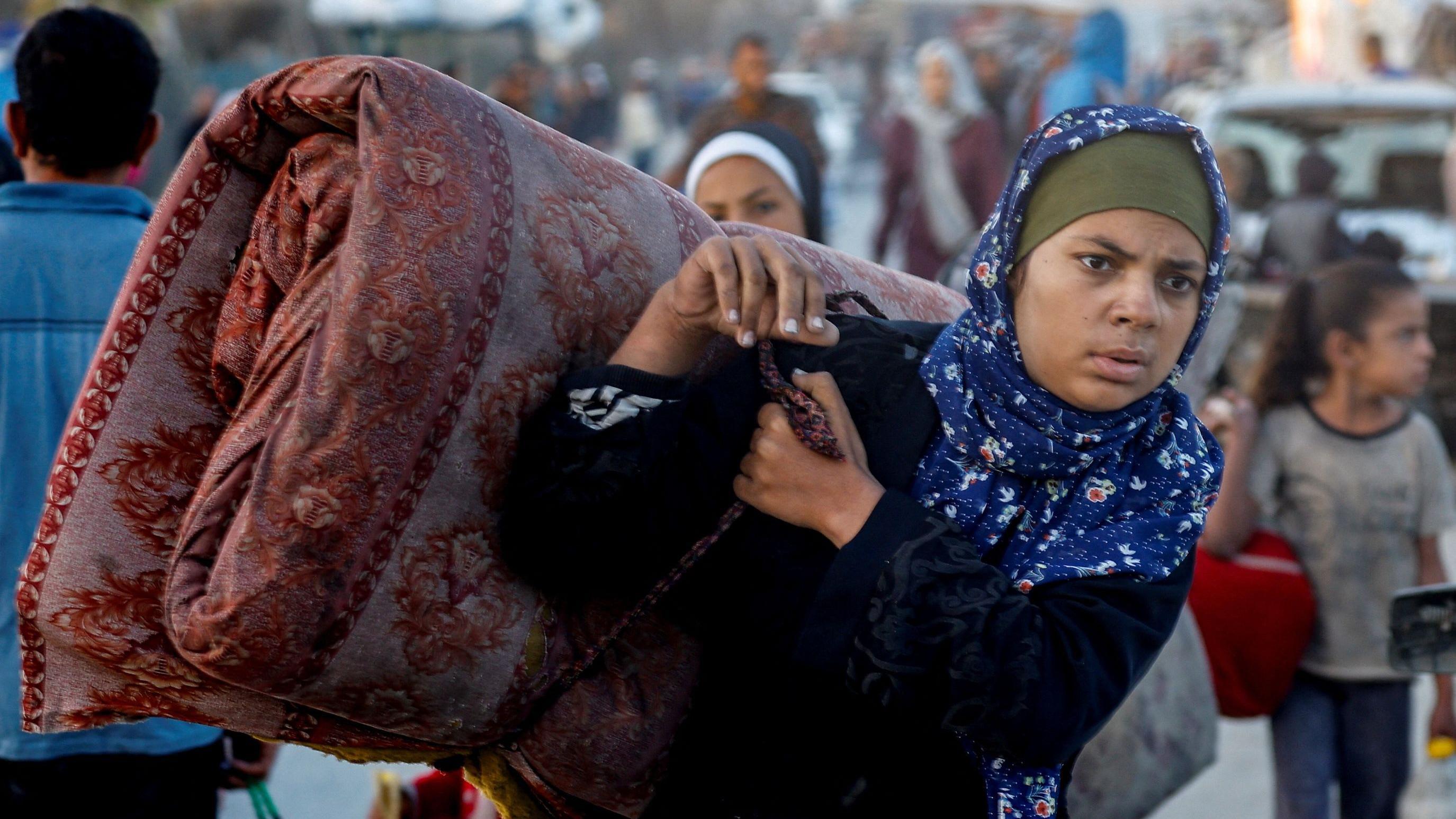 Palestinka se vraća na sever Gaze