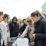 Na Studentskom bazaru u Nišu prikupljeno više od pola miliona: Zborovi obezbedili i dodatnu pomoć pred odlazak pešaka i biciklista u Novi Sad 2