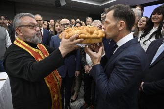 Slava SNS Siniša Mali domaćin slave SNS obeležava Svetu Petku: I na krsnoj slavi o "obojenoj revoluciji" i "zloupotrebi tragedije", a ko je domaćin ove godine? (FOTO) 7