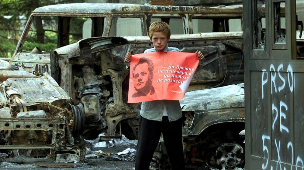 Švajcarski list o 5.oktobru 25 godina kasnije: "Ideja o ujedinjenju svih Srba u jednoj državi nadživela Miloševića" 1