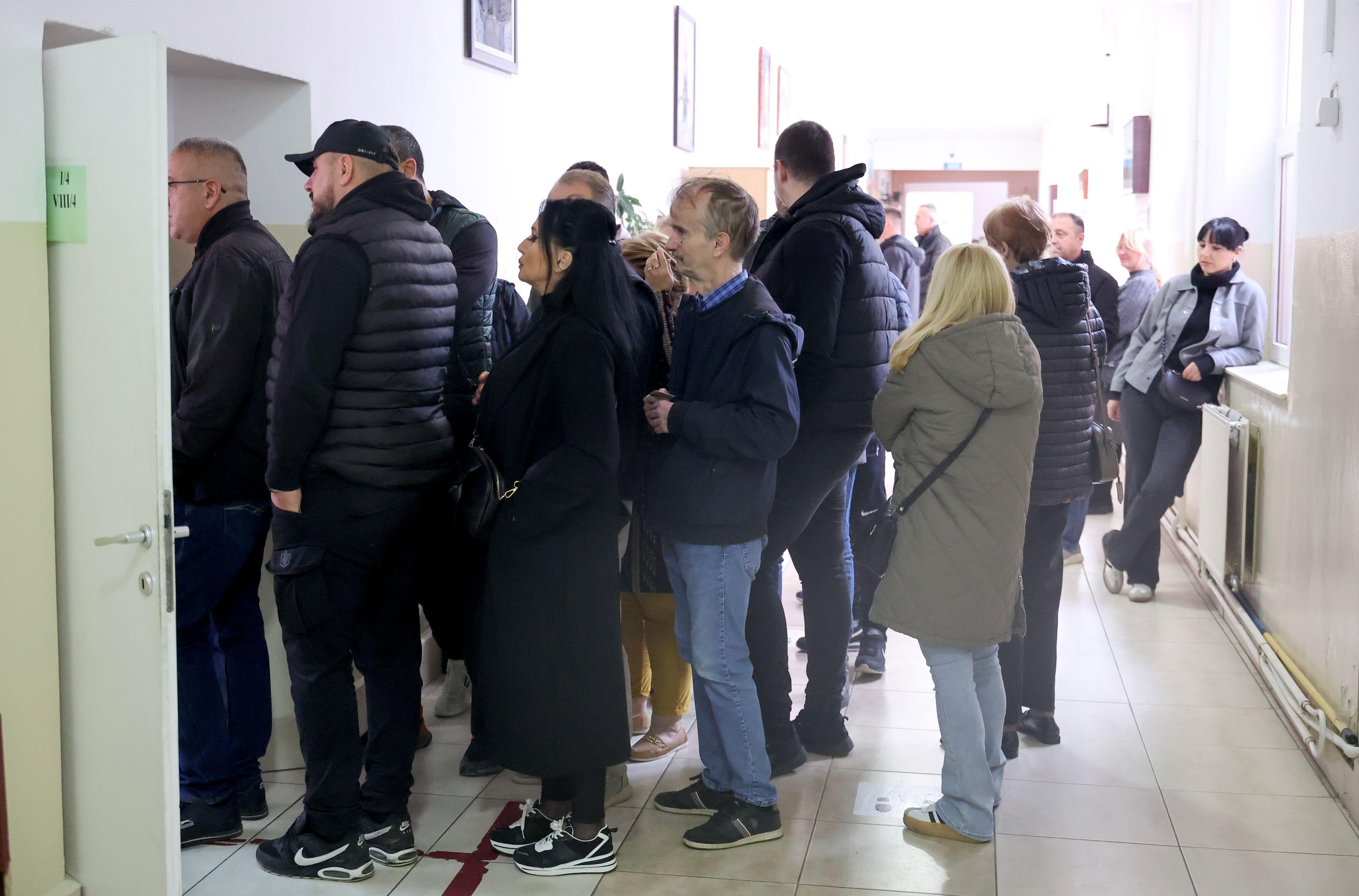 Redovi za glasanje u Severnoj Mitrovici