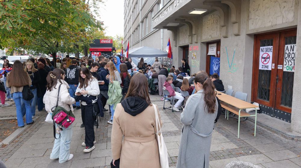Đaci Pete gimnazije izglasali nastavak blokade škole, večeras konstituisanje Saveta roditelja 1