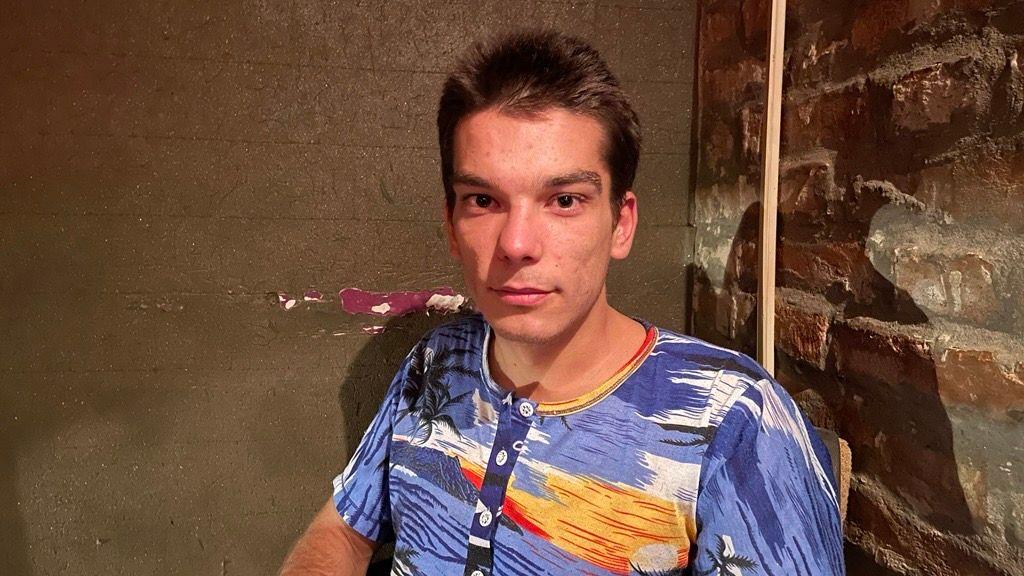 Ognjen Marković je diplomirani slikar i aktivista iz Beograda