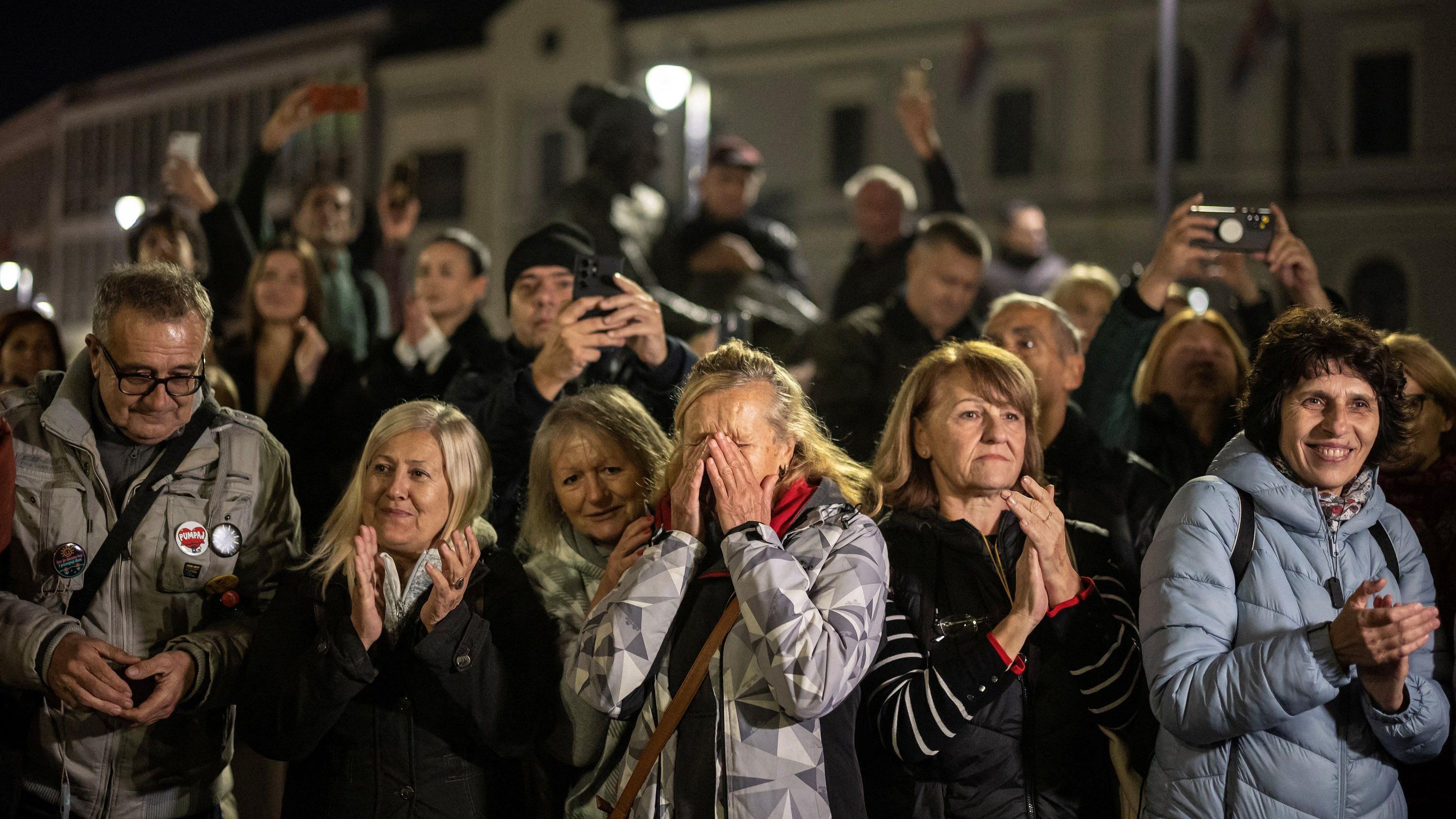 Suze i baklje: Doček novopazarskih studenata u Čačku - u fotografijama 8 Doček studenata iz Novog Pazara u Čačku
