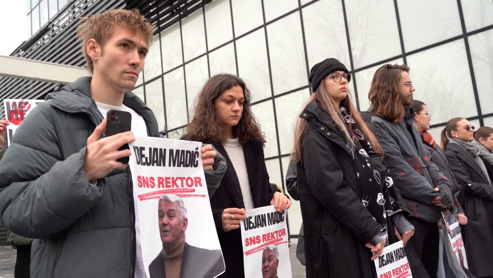 Lazar Dinić za Danas otkriva kako je izgledalo 7 meseci pritvora: Zatvor me je promenio, spasli su me Danas i Nova 2 Lazar Dinić za Danas otkriva kako je izgledalo 7 meseci pritvora: Zatvor me je promenio, spasli su me Danas i Nova 2