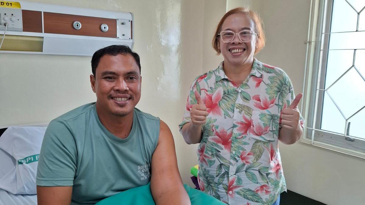 'Kraljica zmija' obećava da će iskoreniti smrtonosne ujede 3 Doktorka stoji pored pacijenta