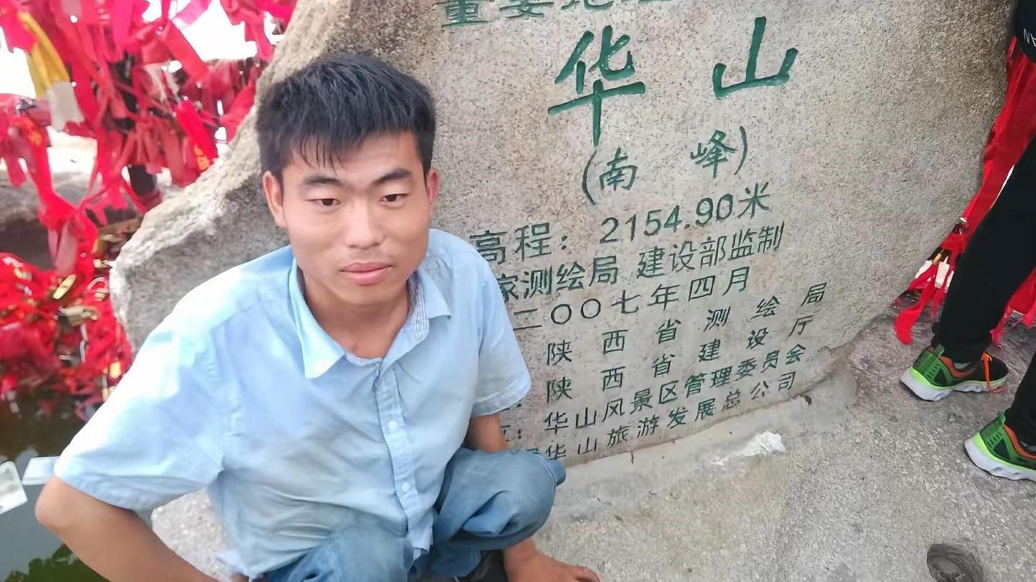 Lekar koji je naučio da čita u 16. godini: Penje se na planine hodajući na petama 4 Dr Li kaže da mu planinarenje donosi ogromnu radost