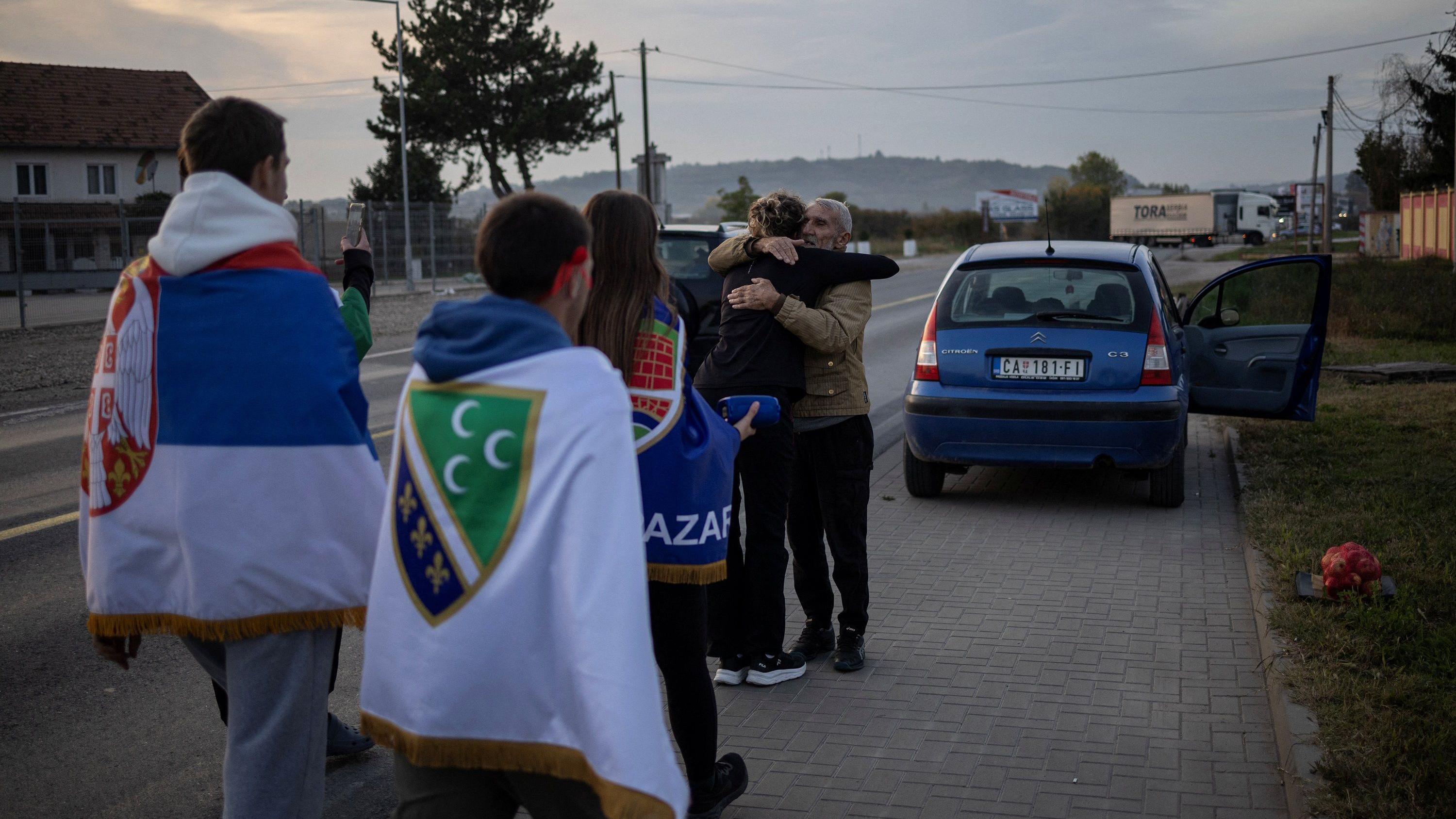 Suze i baklje: Doček novopazarskih studenata u Čačku - u fotografijama 5 Studenti iz Novog Pazara nedaleko od Čačka