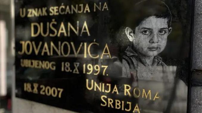 Ubistvo dečaka Dušana Jovanovića: Zločin koji je Rome u Srbiji izveo na ulice 1 spomen ploča Dušanu Jovanoviću u Beogradskoj ulici u Beogradu