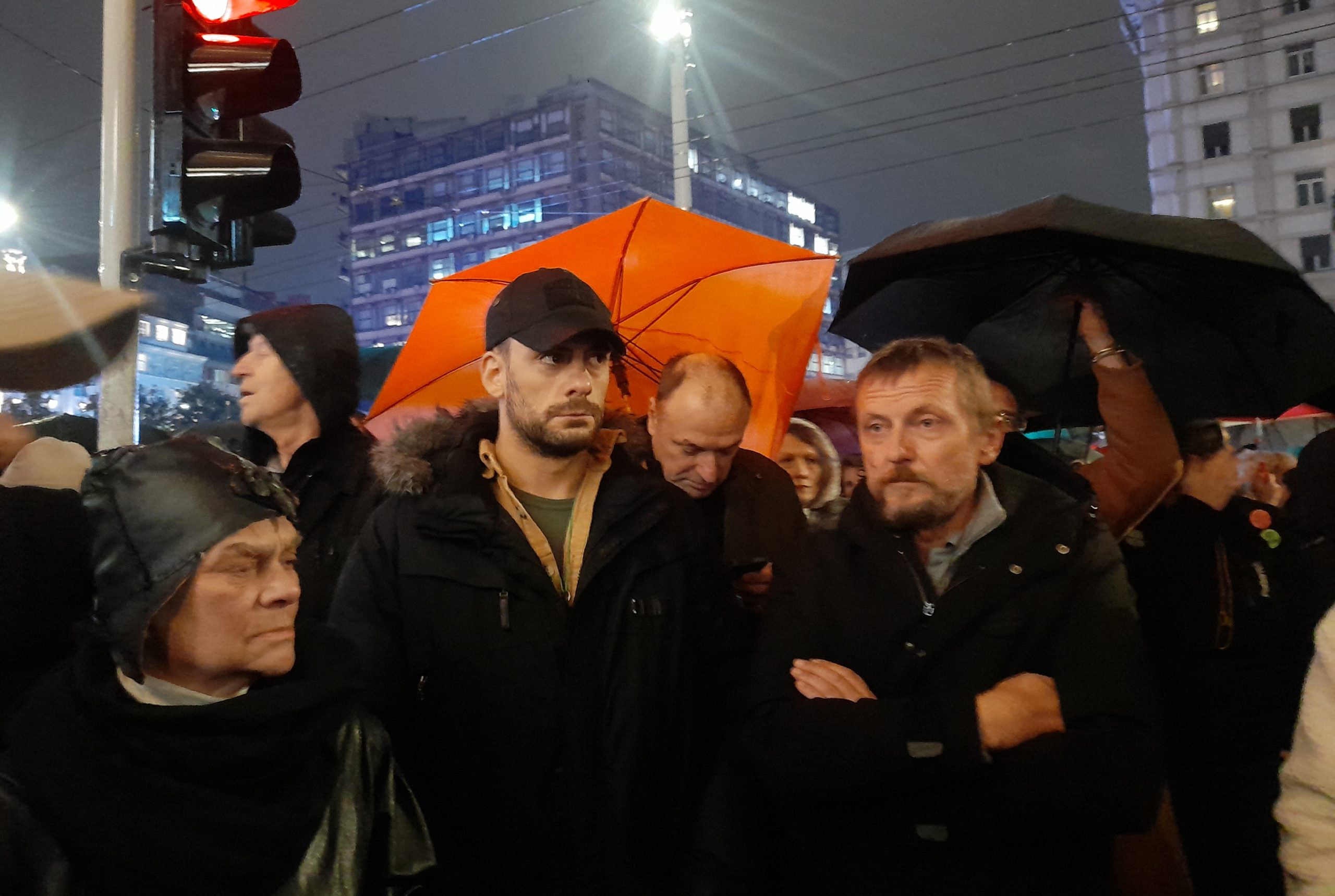 "Narodno je narodno, a radikalske eskadrile su prolazne": Umetnici, studenti i građani zajedno u odbrani nacionalnog teatra 4 "Narodno je narodno, a radikalske eskadrile su prolazne": Umetnici, studenti i građani zajedno u odbrani nacionalnog teatra 4